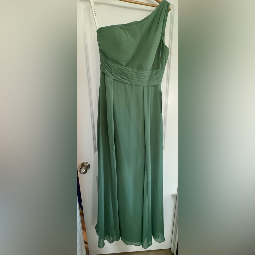 Elegant wedding guest/prom dress. One shoulder. Sage colour. Beautiful & flowing